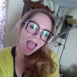 Meet your Posher, Addy